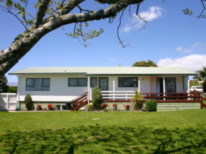 Waihi Getaway - Waihi Beach Holiday Home